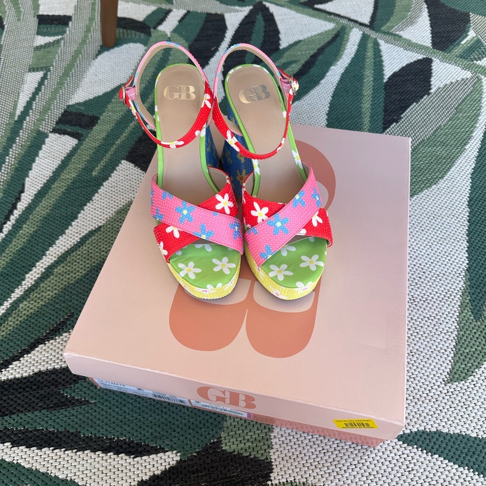 FLOWER POWER…..GB platform heels size 6 and like new! Bright multi-colored. - Picture 9 of 10